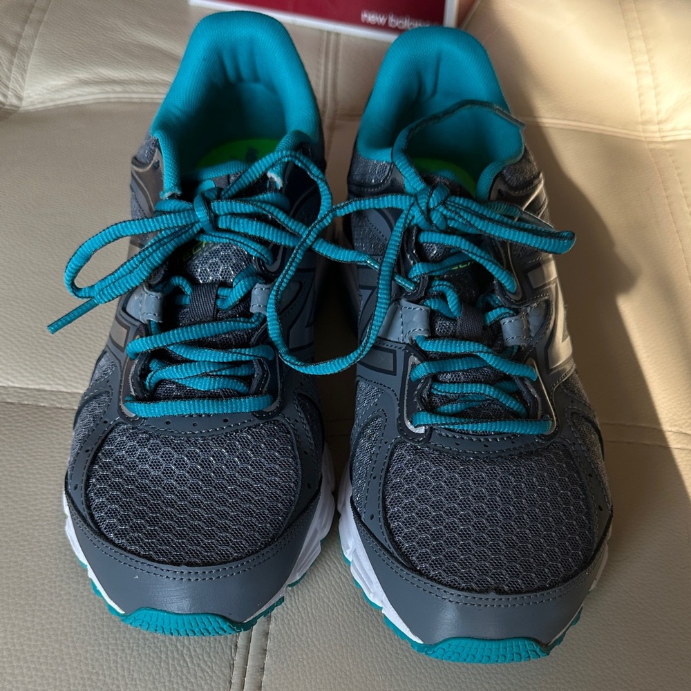 New Balance W560LG6 Women’s Running Shoes 8.5 NIB